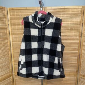 Maurice’s black white buffalo plaid fluffy full zip vest woman’s XXL